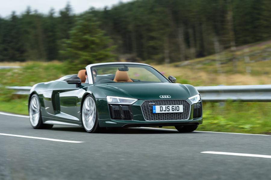  Audi R8 Spyder V10 Plus 2017 года  (UK) (фото 32 из 40)